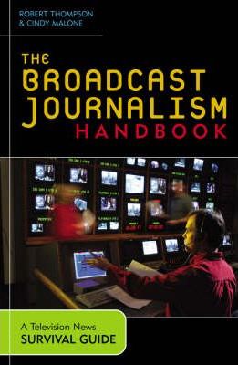 THE BROADCAST JOURNALISM HANDBOOK: A TELEVISION NEWS SURVIVAL GUIDE 9780742525061